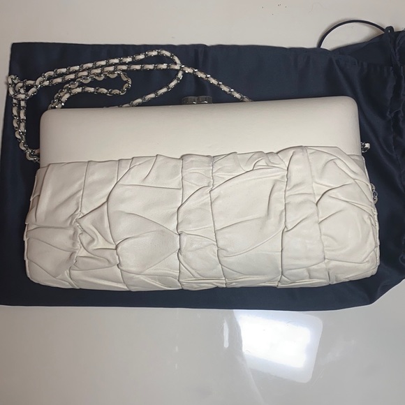 Chanel Ruched Lambskin clutch - Picture 3 of 8